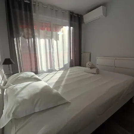 Port, Vue Mer, Parking Et Confort Appartement Nice